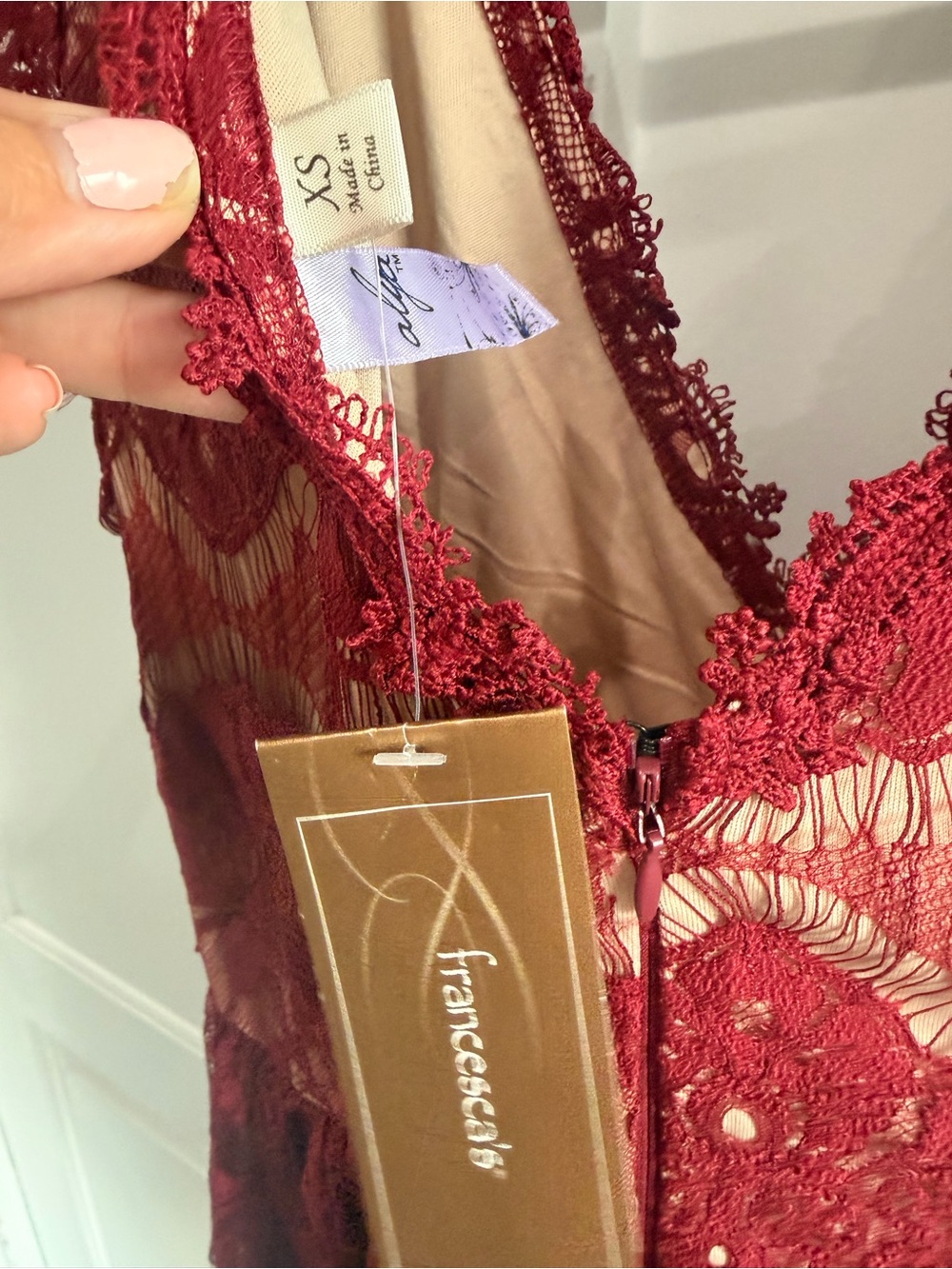 Francesca's Collections Women's Lace dress- Burgundy